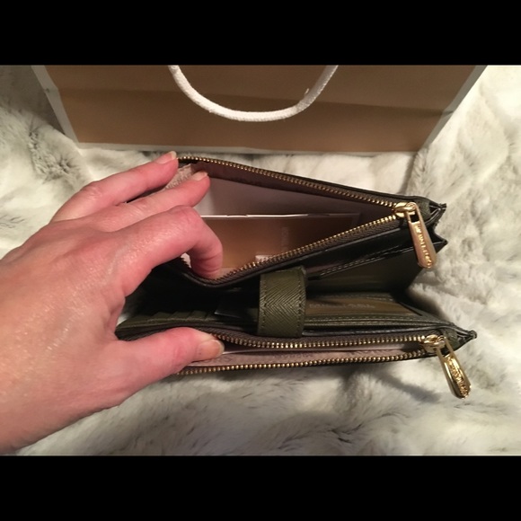 Michael Kors Jet Set Double Zip Wristlet - Picture 4 of 8